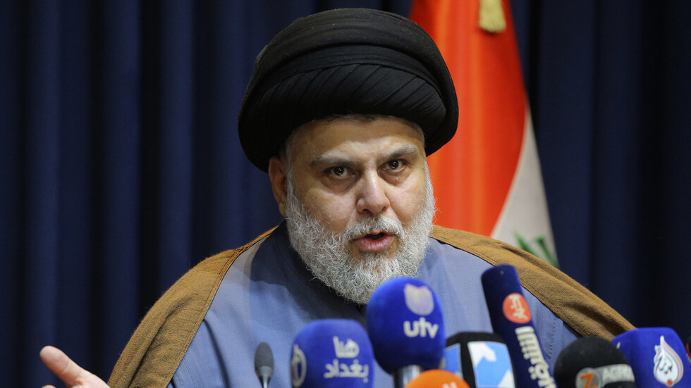 مقتدى الصدر يعلن اعتزاله العمل السياسي بشكل نهائي