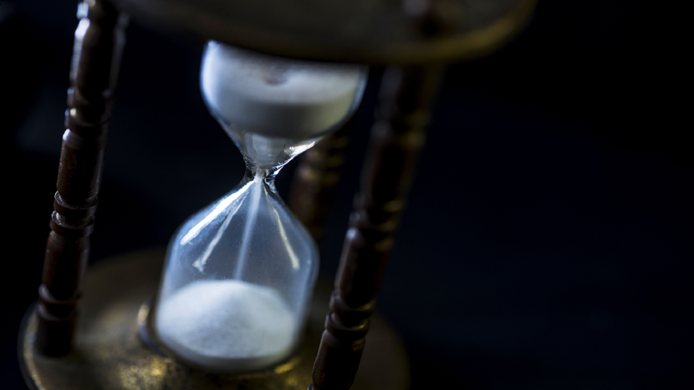 ما سرّ إحساسنا أحيانا أن الوقت "يطير فعلا"!