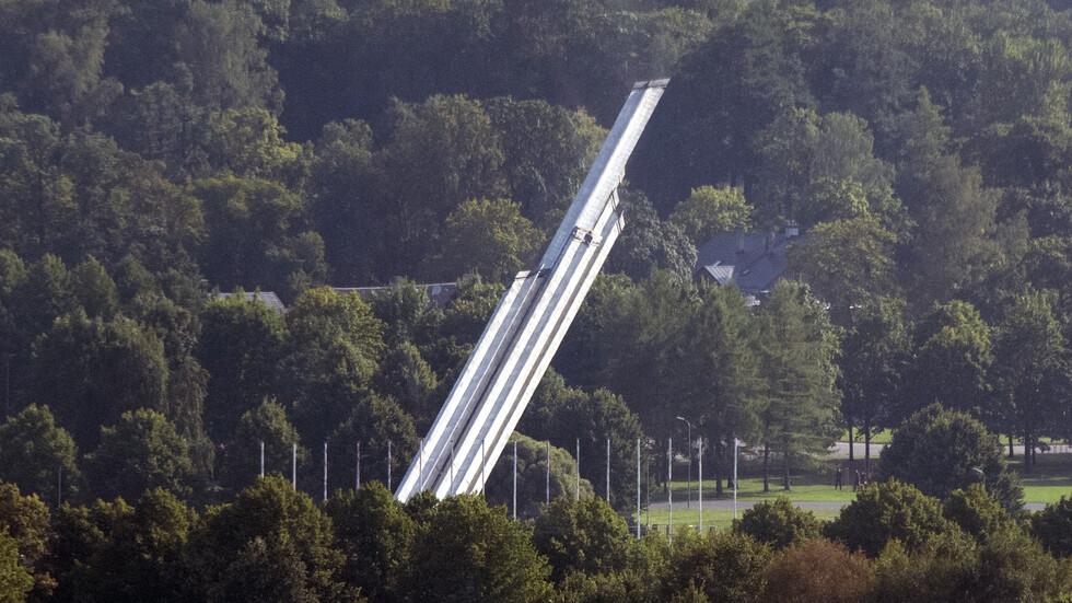 الأمم المتحدة تدعو لاتفيا للكف عن إزالة النصب التذكارية السوفيتية