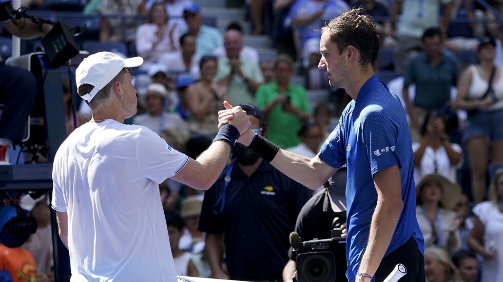 الروسي مدفيديف يبدأ بنجاح حملة الدفاع عن لقب بطولة أمريكا المفتوحة