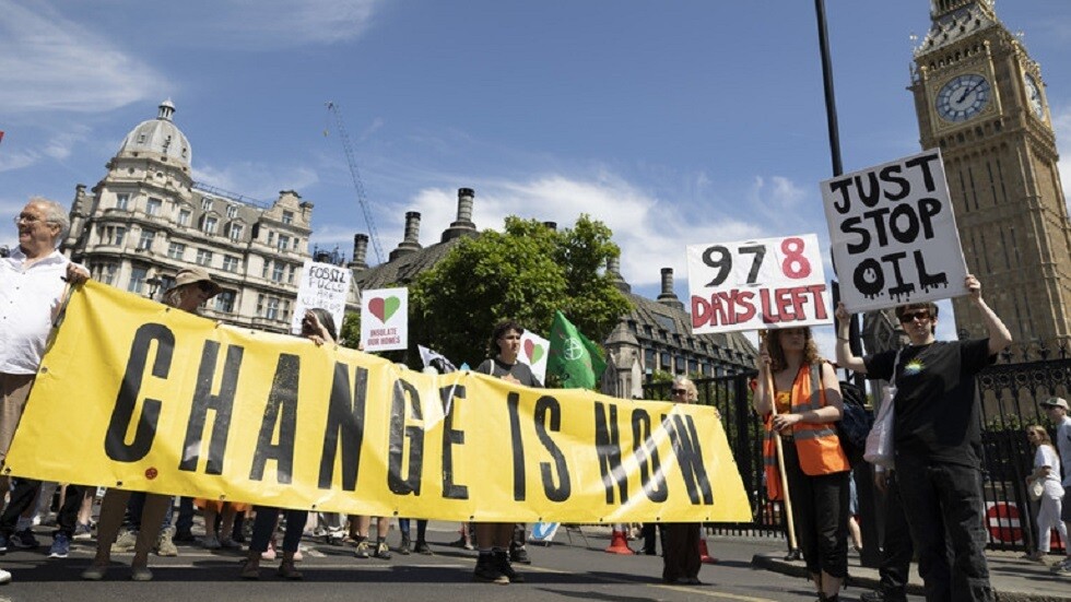 دعوة علماء المناخ إلى العصيان المدني!