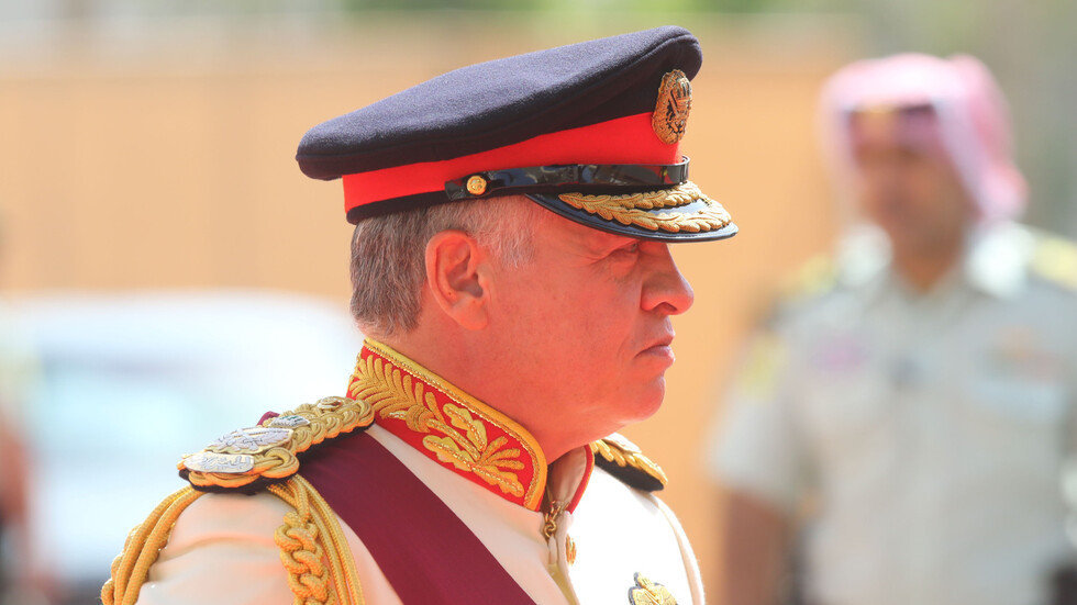 بالصور.. الملك عبد الله يرعى احتفال الجيش لتسليم علم "القائد الأعلى" وراية الثورة العربية الكبرى