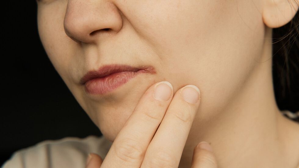 دراسة: عدوى فيروس الهربس الشائعة قد تزيد من خطر الإصابة بمرض مزمن