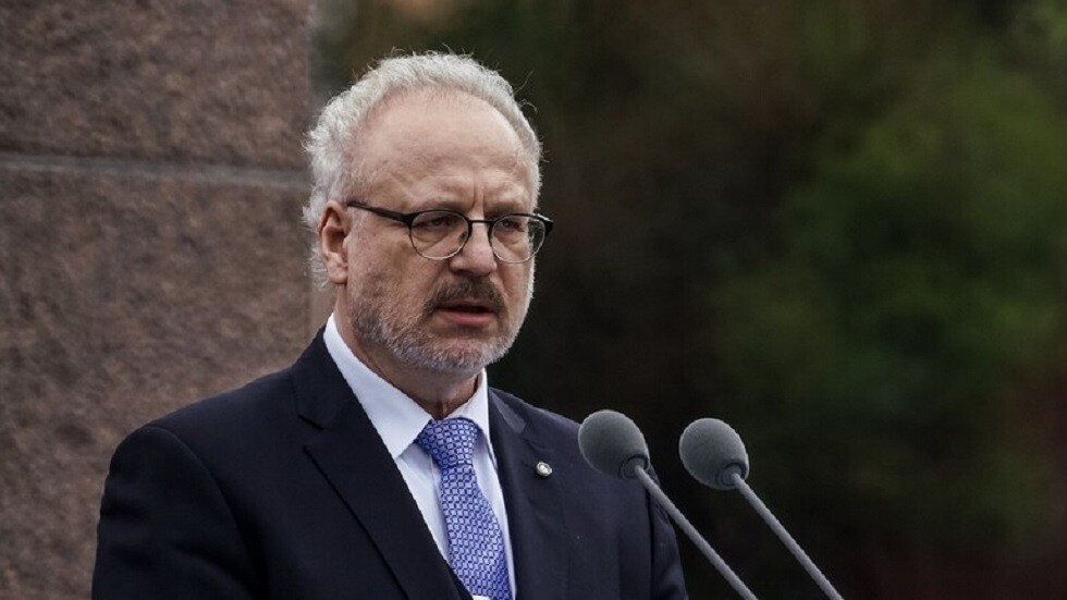 رئيس لاتفيا يرفض الرد على رسالة من عضو بالبرلمان الأوروبي لأنها كتبت بالروسية