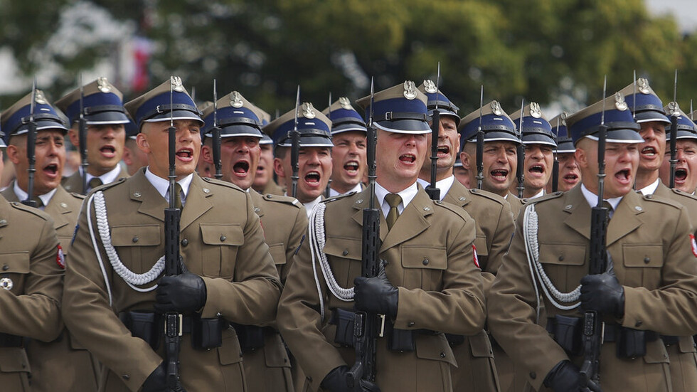 رئيس الوزراء البولندي: سنضاعف ميزانيتنا الدفاعية