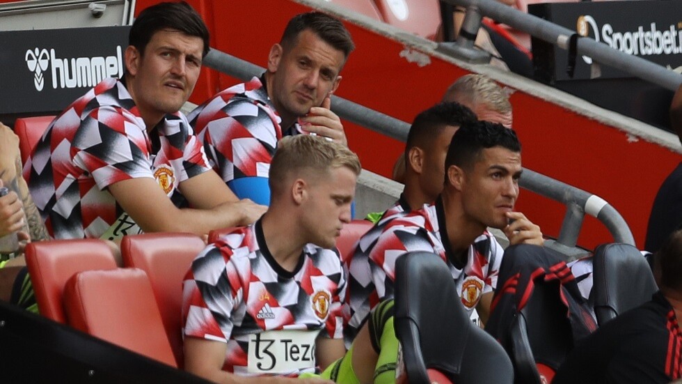 لاعبو مانشستر يونايتد يحتفلون بنبأ رغبة رونالدو بالرحيل!