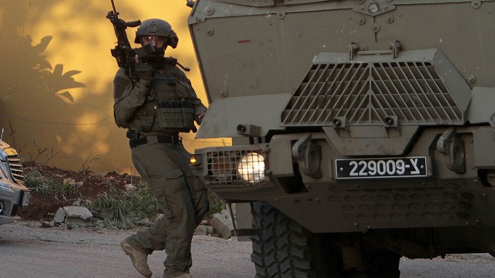 القوات الإسرائيلية تنفذ اعتقالات ومداهمات في الضفة الغربية