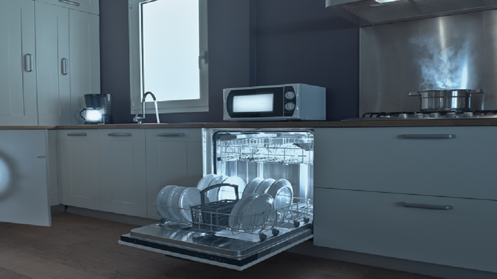 غسالة أطباق مستقبلية تستغني عن الماء والكهرباء والمنظفات!