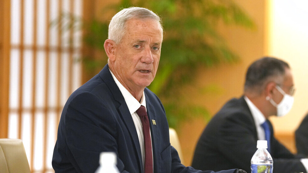 غانتس يفرض عقوبات اقتصادية على 20 فردا وعدد من الشركات بتهمة غسل أموال لصالح "حماس"