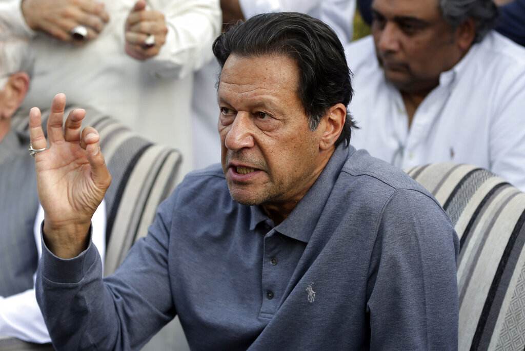 مفوضية الانتخابات في باكستان: عمران خان تلقّى تبرعات غير قانونية