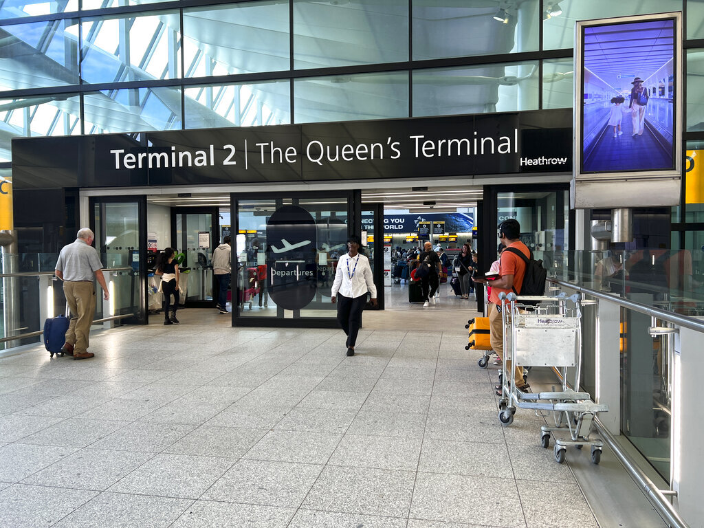 مطار هيثرو البريطاني يمدد تحديد عدد المسافرين حتى أكتوبر