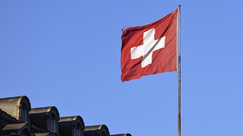 سويسرا تحظر استيراد الذهب من روسيا