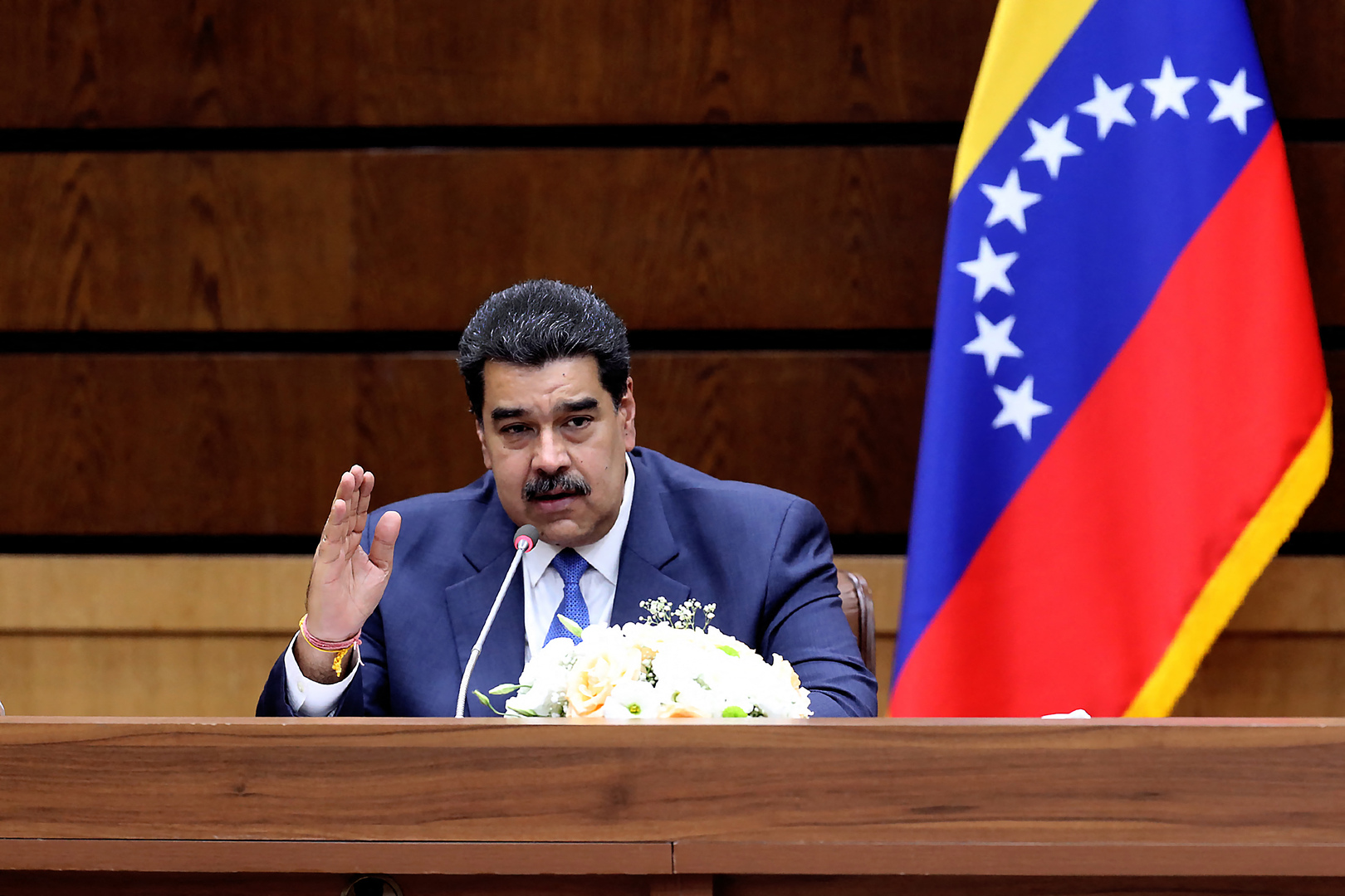 مادورو يطالب الأرجنتين بإعادة طائرة فنزويلية احتجزتها بموجب العقوبات
