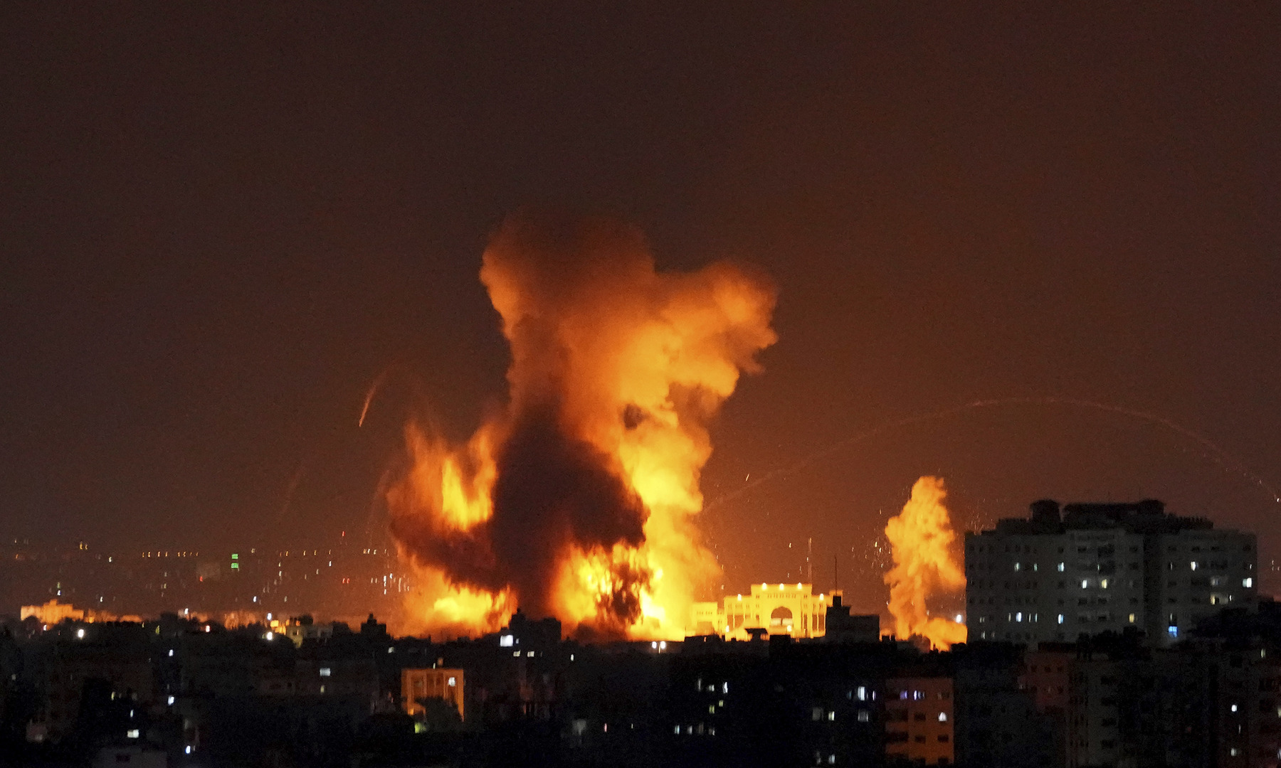 لابيد: إسرائيل ليست معنية بحملة عسكرية واسعة النطاق في غزة ولكنها لا تخشاها أيضا