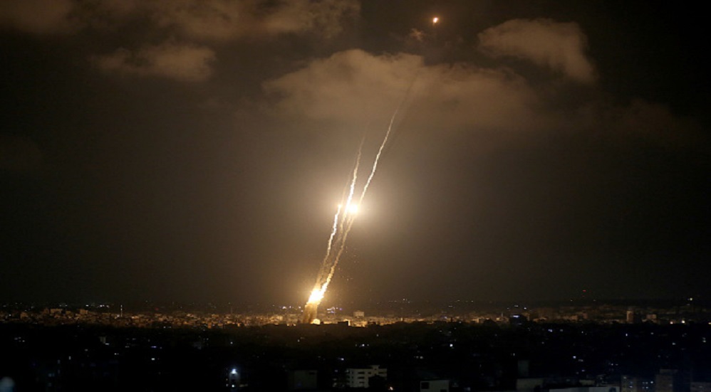 قصف صاروخي للفصائل الفلسطينية على إسرائيل ردا مقتل 10 فلسطينيين في غارات على غزة بينهم الجعبري