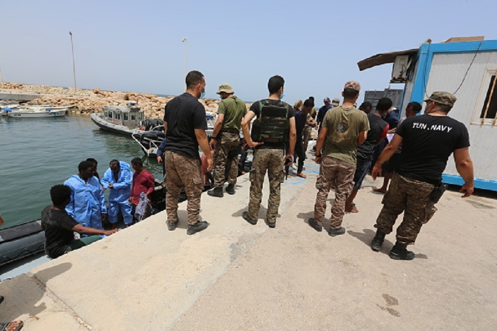 تونس.. خفر السواحل ينقذ 255 مهاجرا