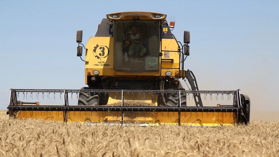 المخابرات الخارجية الروسية: بولندا تخطط للسيطرة على المقدرات الزراعية لأوكرانيا