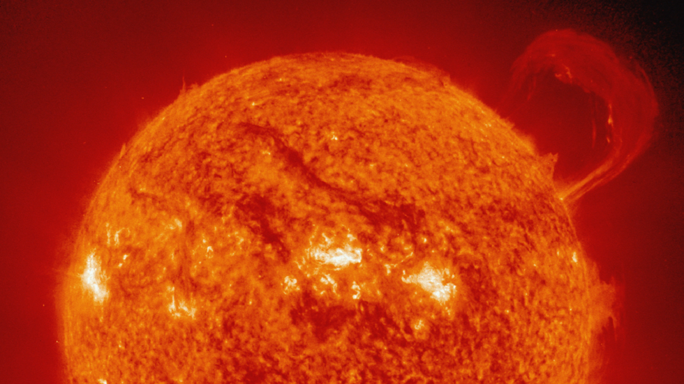 تيار رياح شمسية غير متوقع يضرب الأرض بسرعة 600 كم في الثانية!