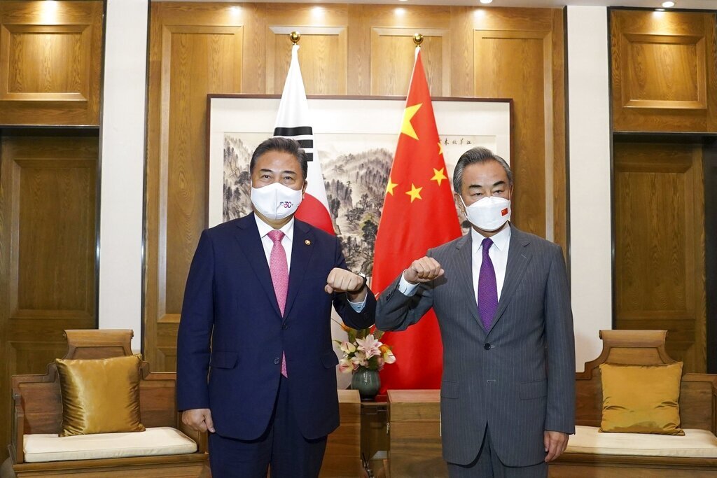 الصين وكوريا الجنوبية تتعهدان بتطوير علاقات أوثق