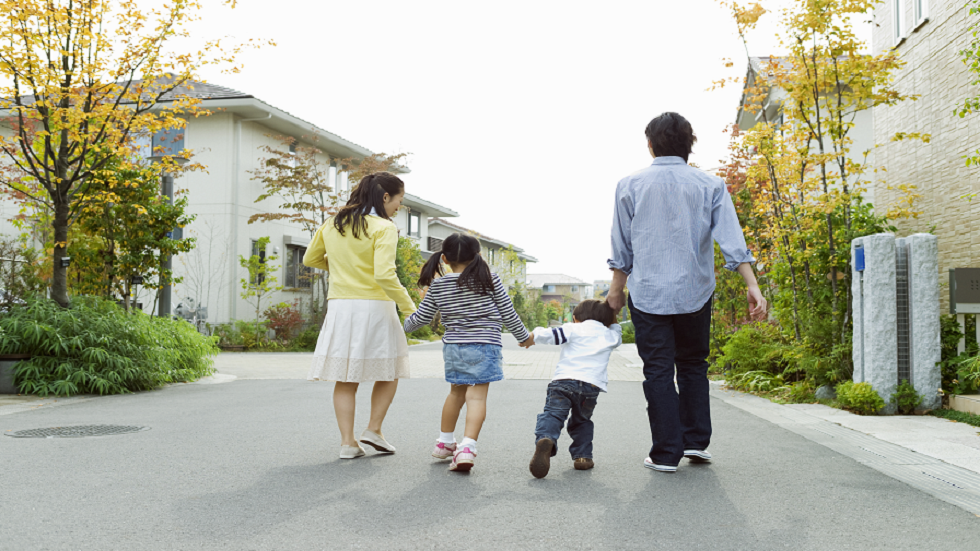 العلماء يكشفون أن الأطفال في اليابان يتعلمون المشي بطريقة مختلفة تماما!