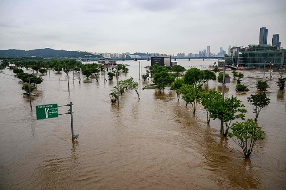 كوريا الجنوبية.. مصرع 13 شخصا وتشريد أكثر من 1400 بسبب الأمطار الغزيرة (فيديو)