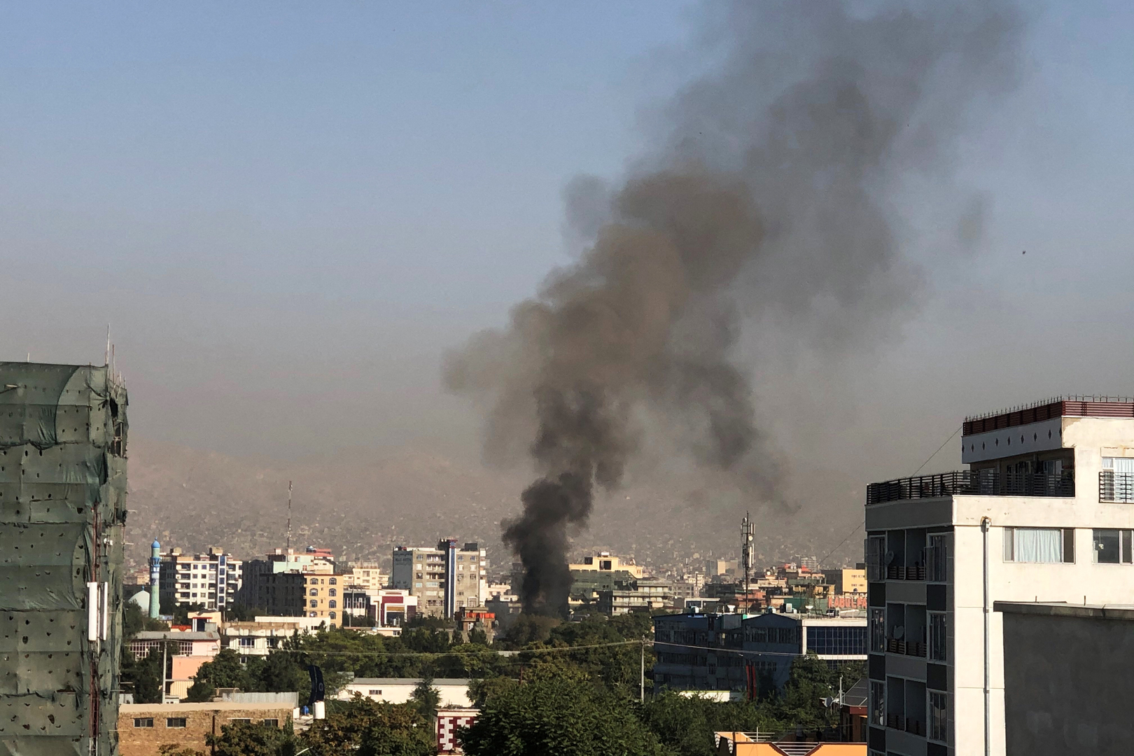 وسائل إعلام: انفجار بمدخل مقر حكومي لاستخراج بطاقات الهوية الإلكترونية في كابل (فيديو)