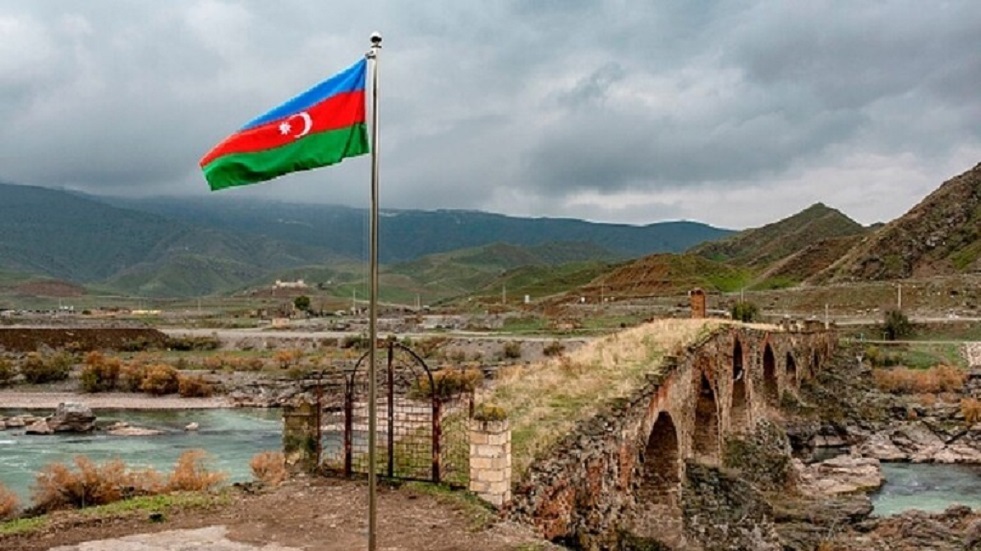 الجيش الأذري يعلن تعرض مواقعه للقصف على الحدود مع أرمينيا وفي قره باغ