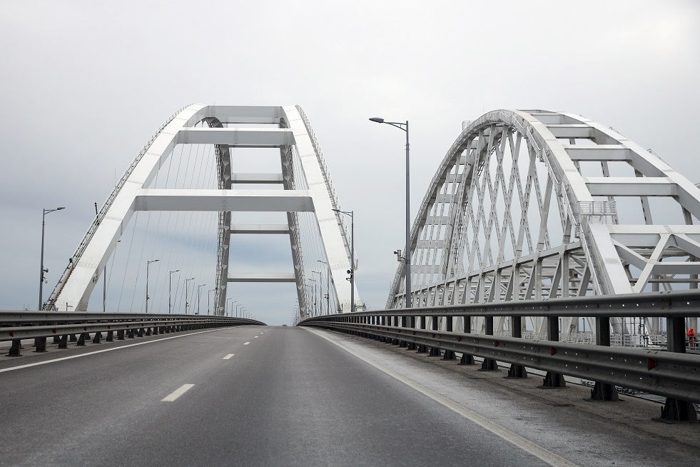 برلماني في القرم يصف خطط كييف لضرب جسر القرم بالجنون