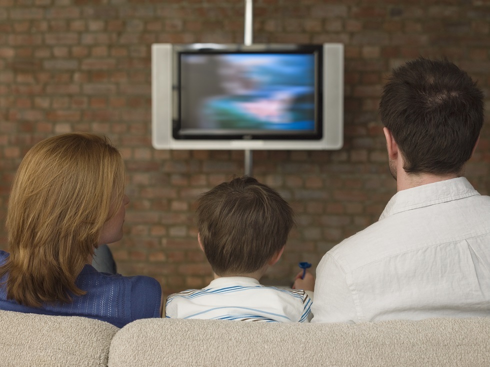 ما الذي يجذب كلا من الأطفال والبالغين عند مشاهدة التلفاز؟
