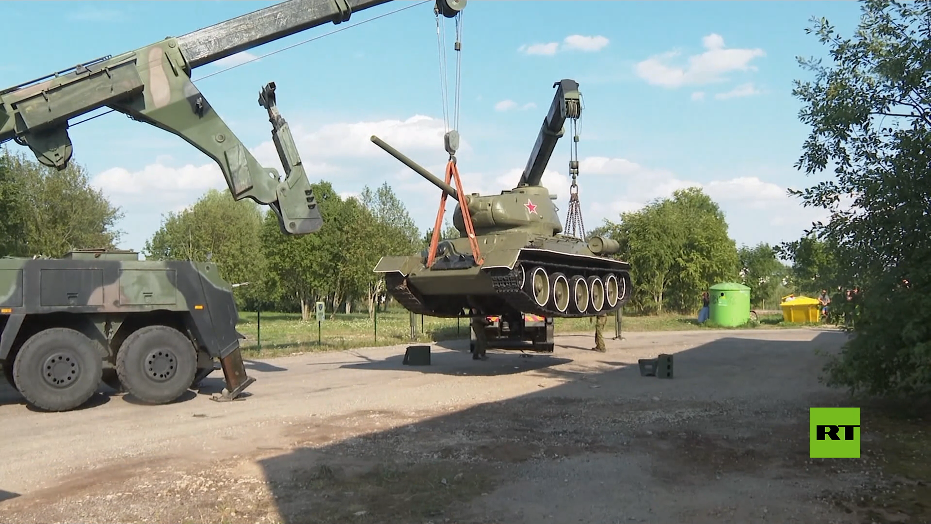 إستونيا تزيل نصبا تذكاريا  لدبابة سوفيتية تي-34