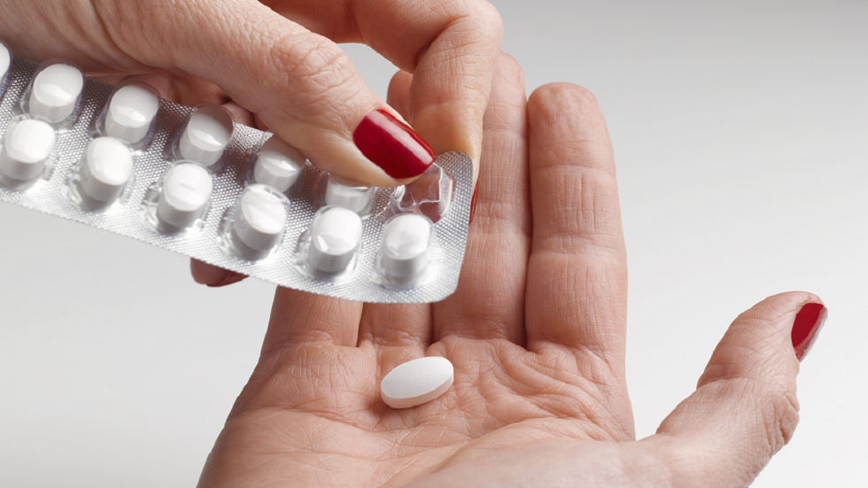 دراسة تكشف أننا ربما نتناول أقراص الدواء بشكل خاطئ.. فما الطريقة الأمثل؟