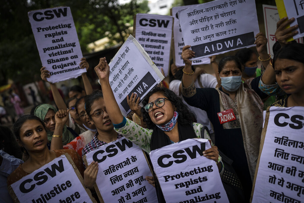 هندية تدين إطلاق سراح مغتصبيها المدانين