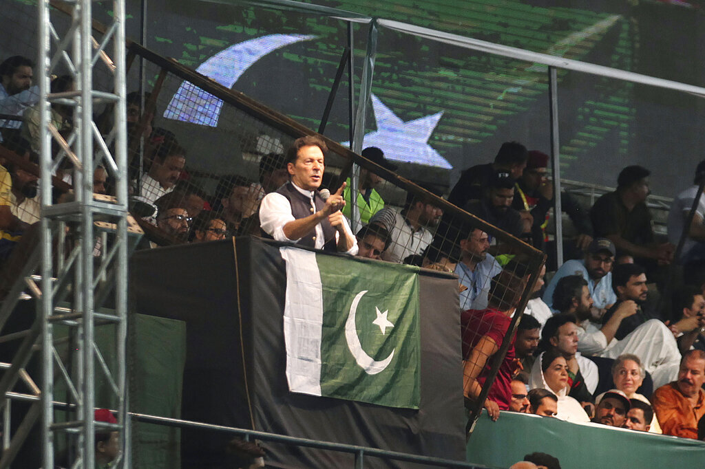 سلطات باكستان تحظر بثا مباشرا لخطاب رئيس الوزراء السابق عمران خان