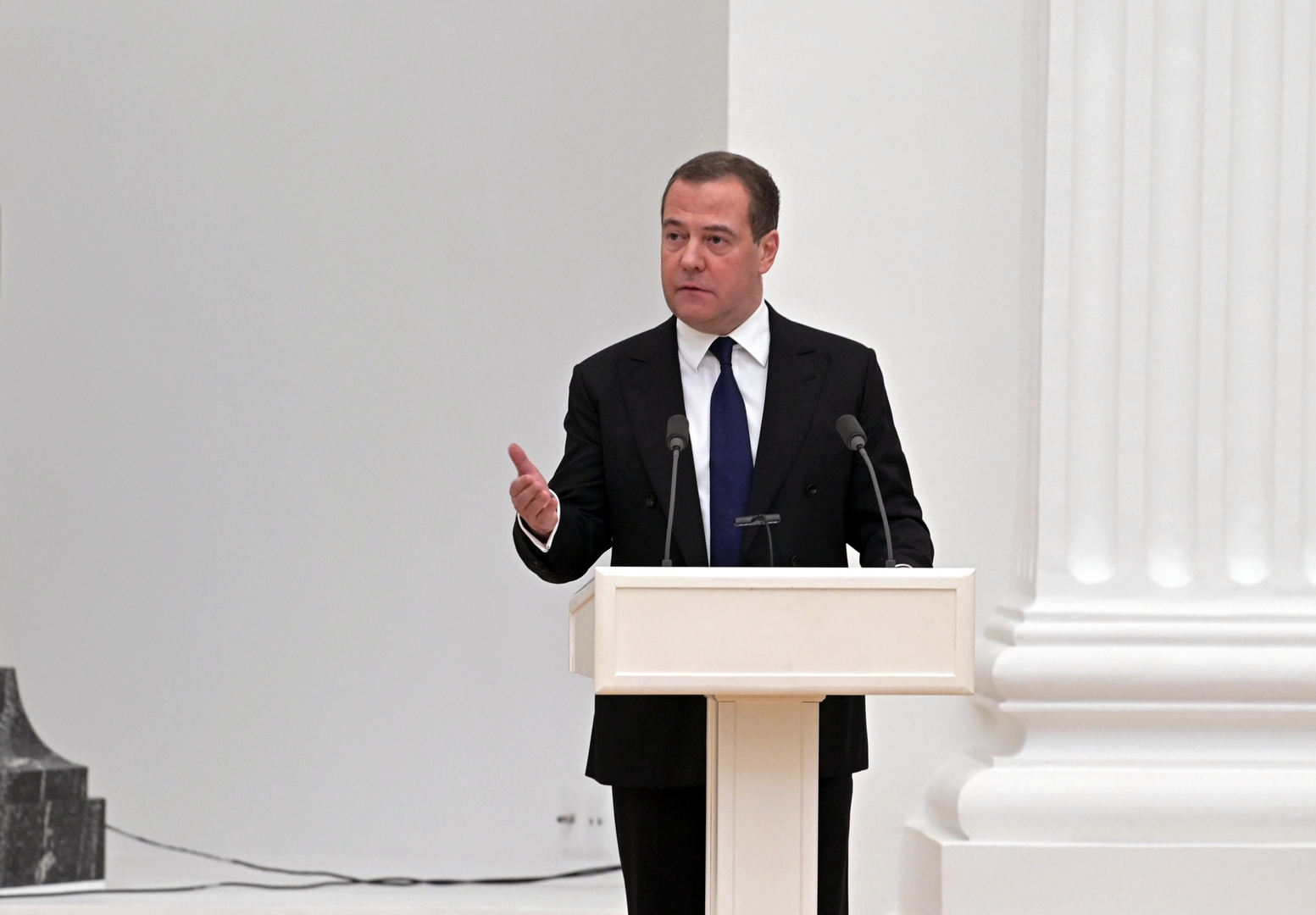 ميدفيديف معلقا على ارتفاع سعر الغاز في أوروبا: يبدو أن شولتس يستحم بالكامل