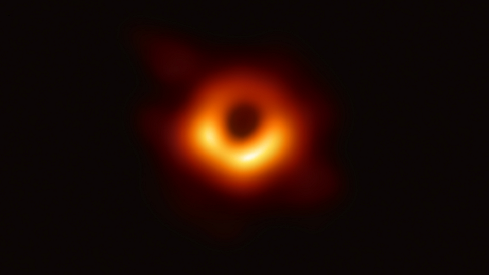 الكشف عن حلقة فوتون لثقب أسود لأول مرة