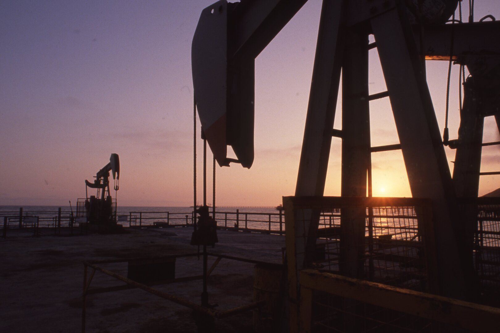 تعطل إمدادات النفط من كازاخستان عبر خط بحر قزوين