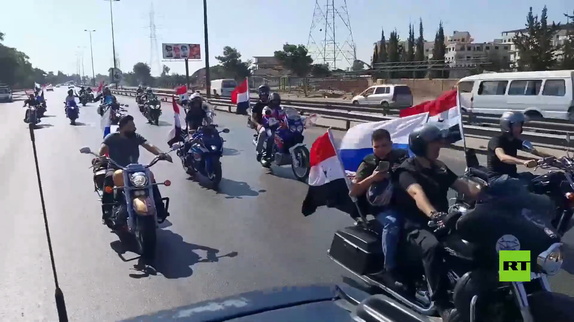 مسيرة دراجات نارية في دمشق احتفالا بعيد العلم الروسي