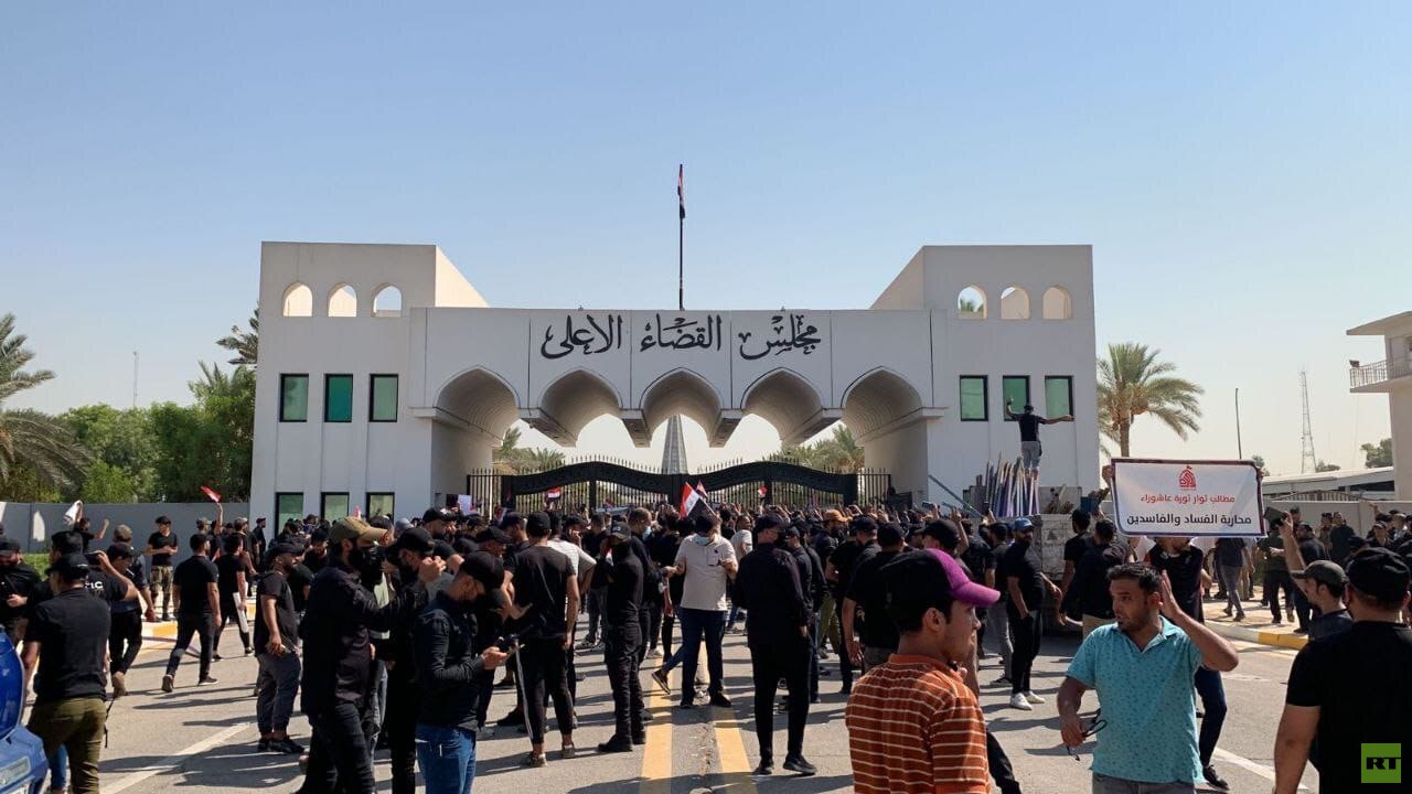 أتباع الصدر يبدأون اعتصاما أمام مبنى مجلس القضاء الأعلى العراقي (فيديو + صور)