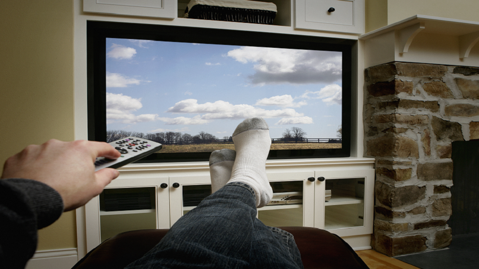 دراسة تربط مشاهدة التلفاز بمخاطر الخرف!