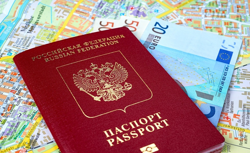 فرنسا وألمانيا تحثان بروكسل على مواصلة إصدار التأشيرات للروس