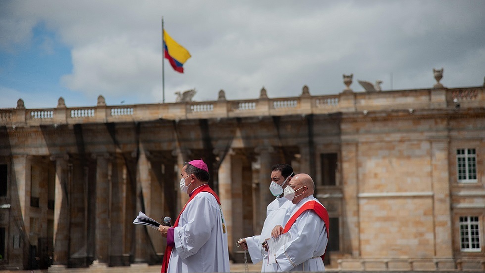 الكنيسة الكاثوليكية في كولومبيا تكشف أسماء رجال دين متهمين بانتهاكات جنسية بحق أطفال
