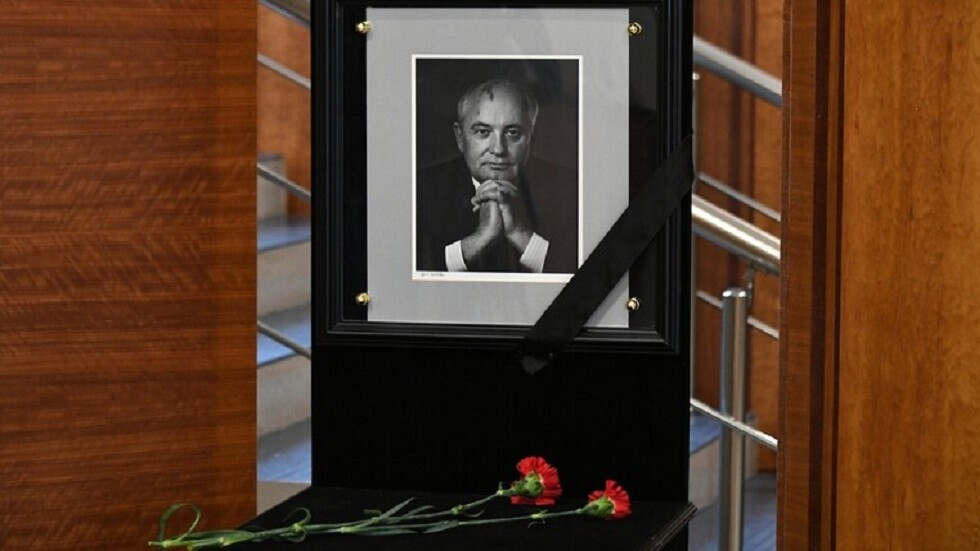 رئيس وزراء هنغاريا يحضر مراسم توديع غورباتشوف