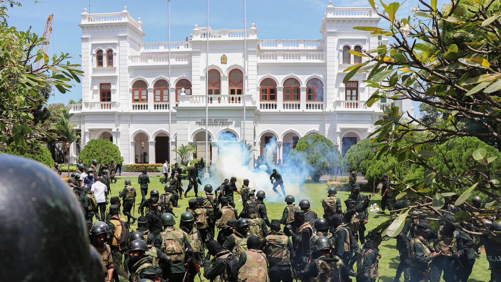 غداة عودته إلى البلاد.. دعوات لتوقيف رئيس سريلانكا المخلوع