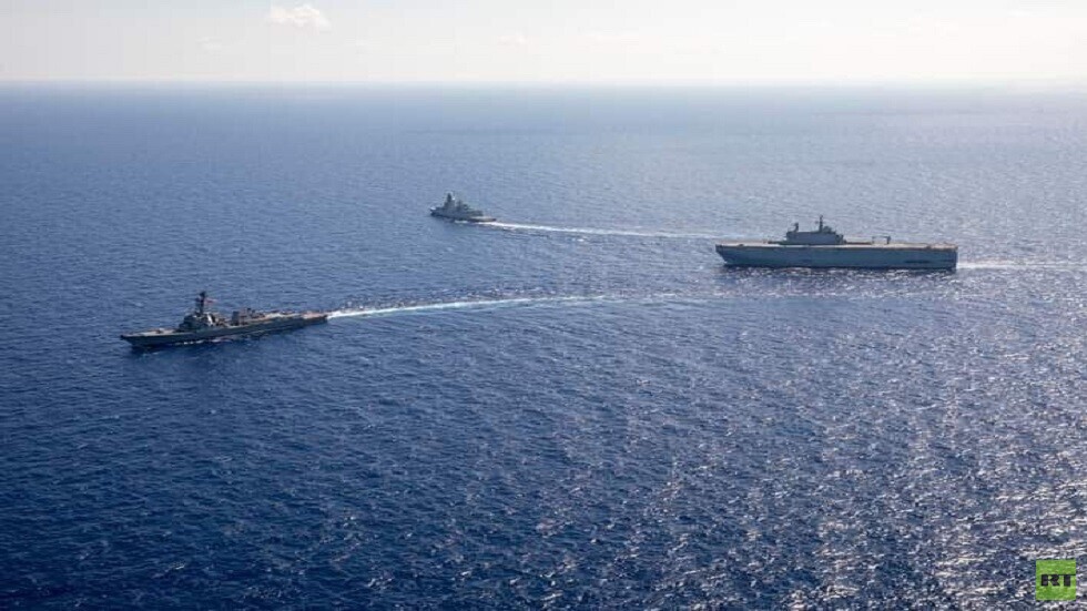 القوات البحرية المصرية والأمريكية تنفذ تدريبا بحريا في نطاق الأسطول الشمالي