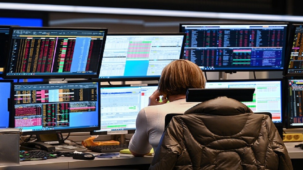 خبير مصري يحذر من تداعيات انهيار اليورو والجنيه الاسترليني ويرسم سيناريو محتملا مخيفا