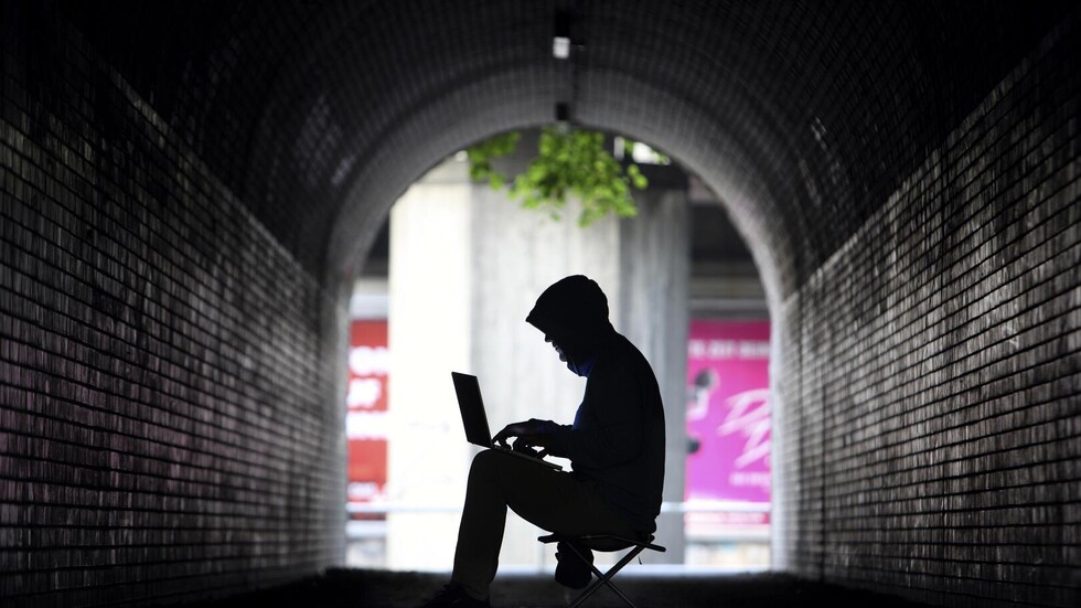 إعلام عبري: "قراصنة إيرانيون" ينشرون صورا ووثائق جديدة لرئيس جهاز الموساد الإسرائيلي