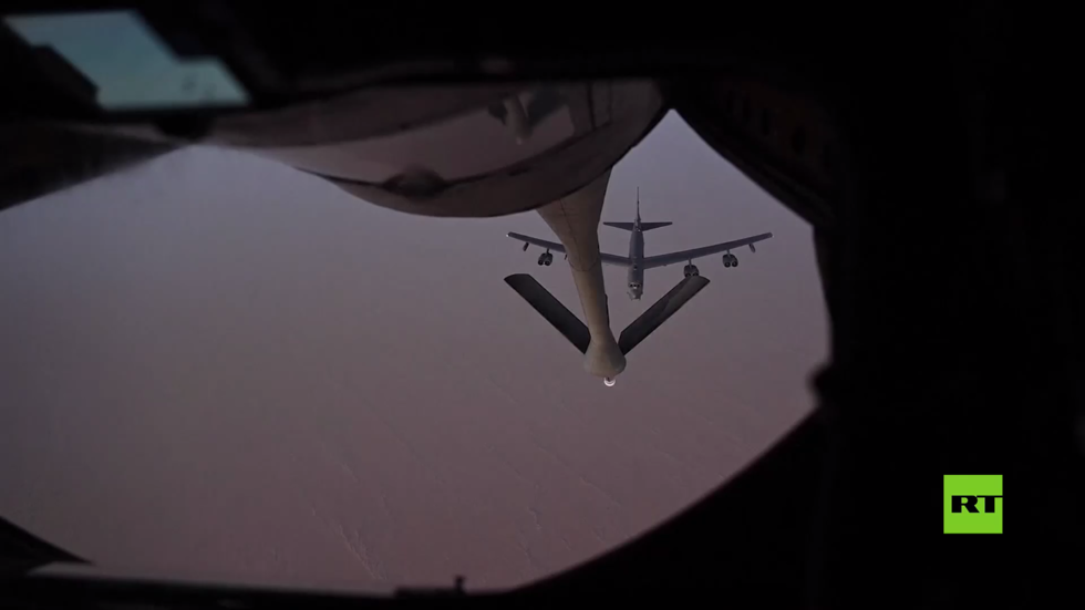 بالفيديو.. تحليق قاذفات بـ-52 الأمريكية فوق منطقة الشرق الأوسط