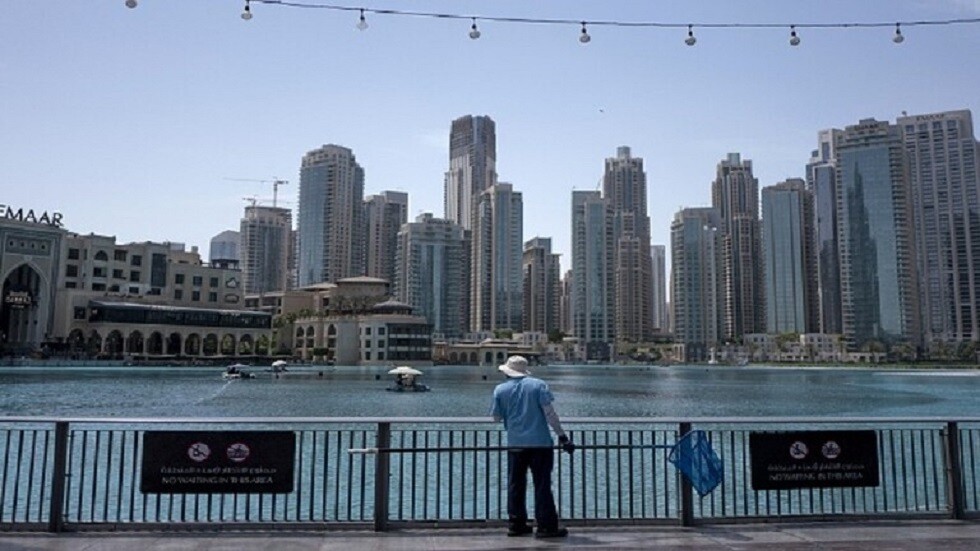 الإمارات تستغني عن "نظام الكفيل".. زيارة دون اشتراط مستضيف