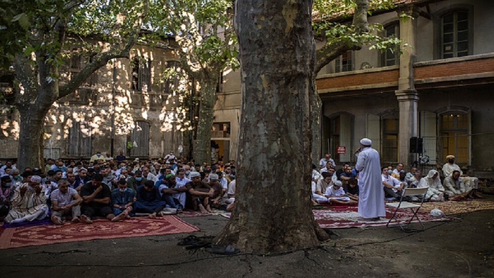 هسبريس: فرنسا تستعد لطرد العديد من الأئمة المغاربة بعد واقعة "فرار" إكويسين‎‎