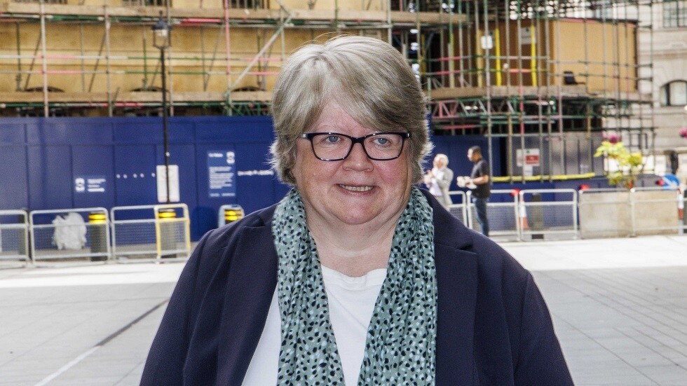 "التجسيد المطلق للصحة".. صورة وزيرة الصحة البريطانية الجديدة تشعل مواقع التواصل